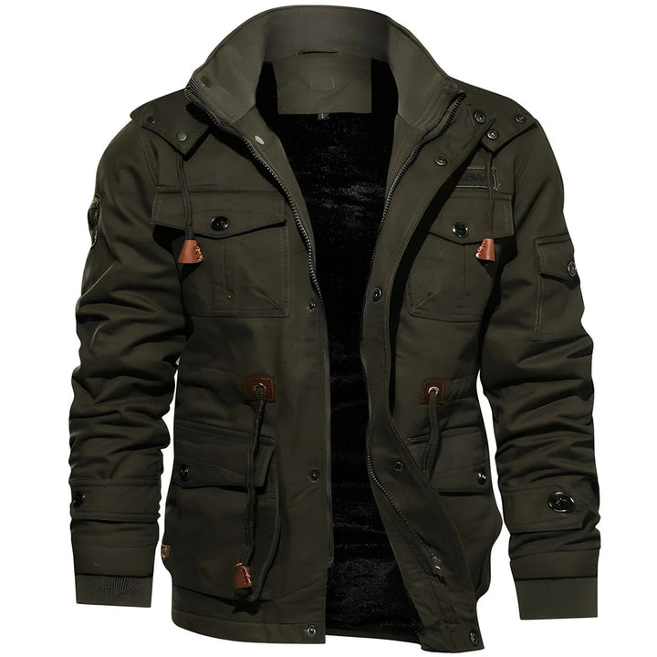 Warme heren winterjas met dubbele sluiting, ruime zakken en een comfortabele pasvorm voor de wintermaanden.
