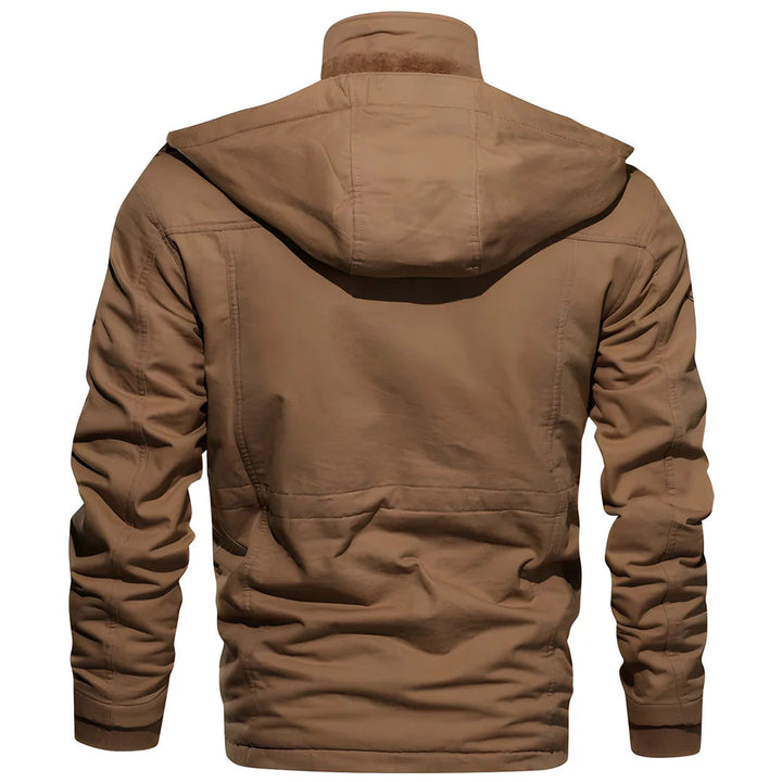 Stijlvolle en praktische heren winterjas met dubbele sluiting, ideaal voor mannen die warmte en functionaliteit zoeken.