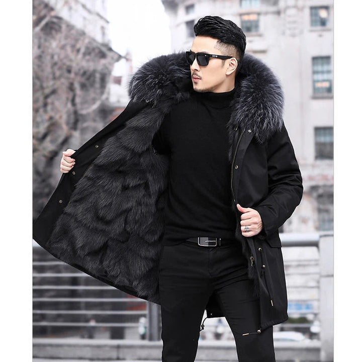 Heren winterparka met bontaccent, ideaal voor wandelingen en koude winterdagen. Comfortabele herenjas.