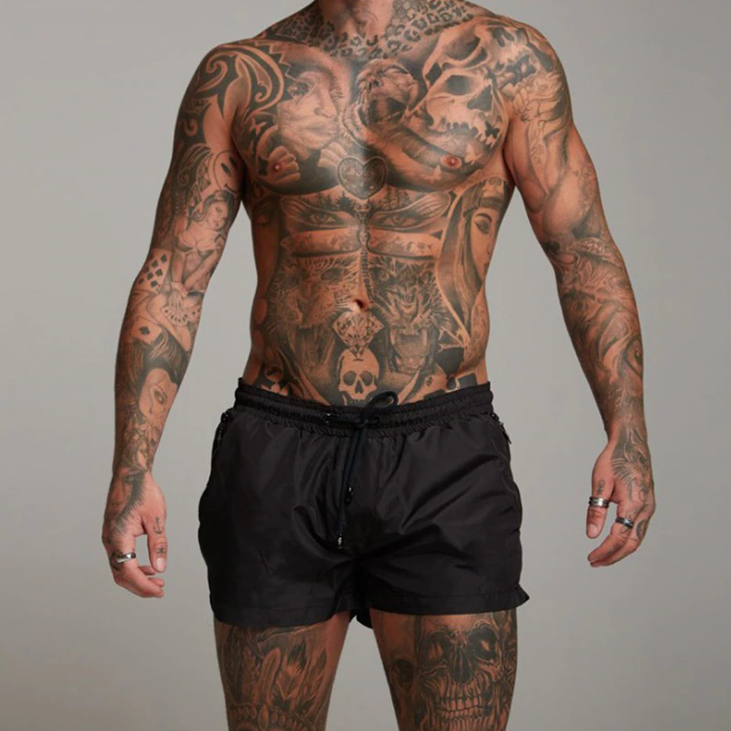 "Stijlvolle heren zwembroek in snel droog materiaal, comfortabele pasvorm, verkrijgbaar in 9 kleuren, ideaal voor zomer."