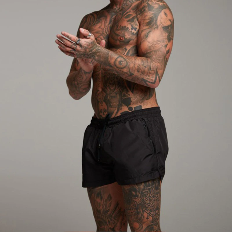 "Stijlvolle heren zwembroek in snel droog materiaal, comfortabele pasvorm, verkrijgbaar in 9 kleuren, ideaal voor zomer."