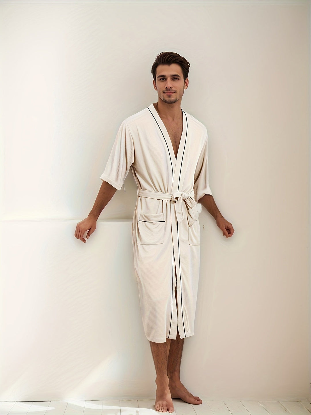 "Stijlvolle herenbadjas Noah met korte mouwen, dubbele zakken en modern design in effen kleur voor dagelijks comfort en stijl