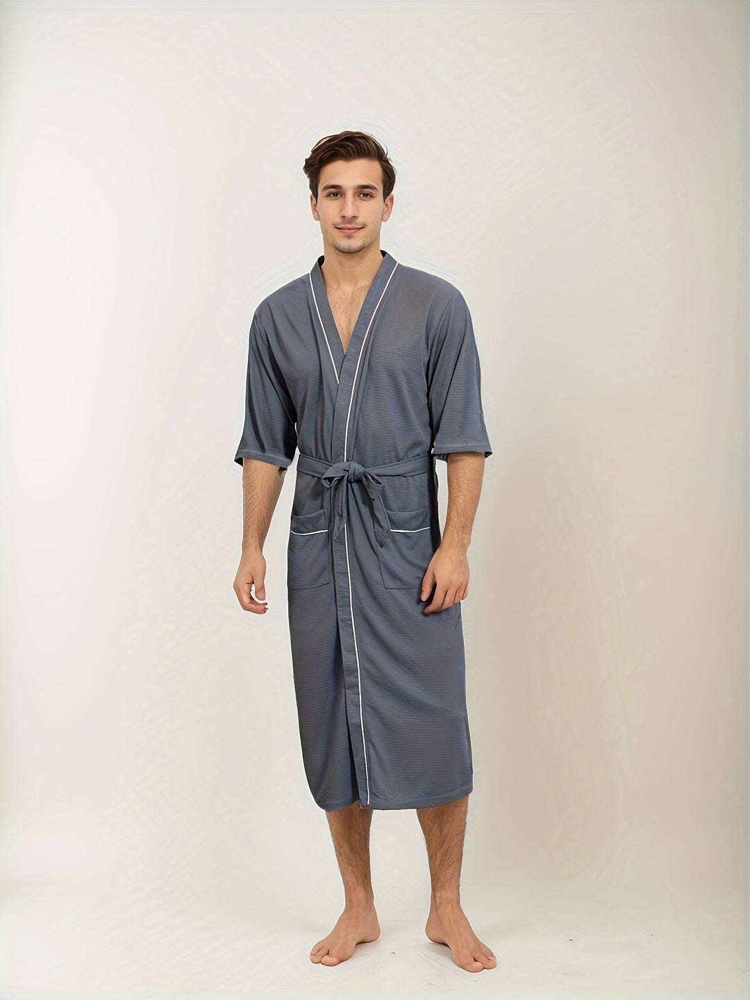 "Stijlvolle herenbadjas Noah met korte mouwen, dubbele zakken en modern design in effen kleur voor dagelijks comfort en stijl