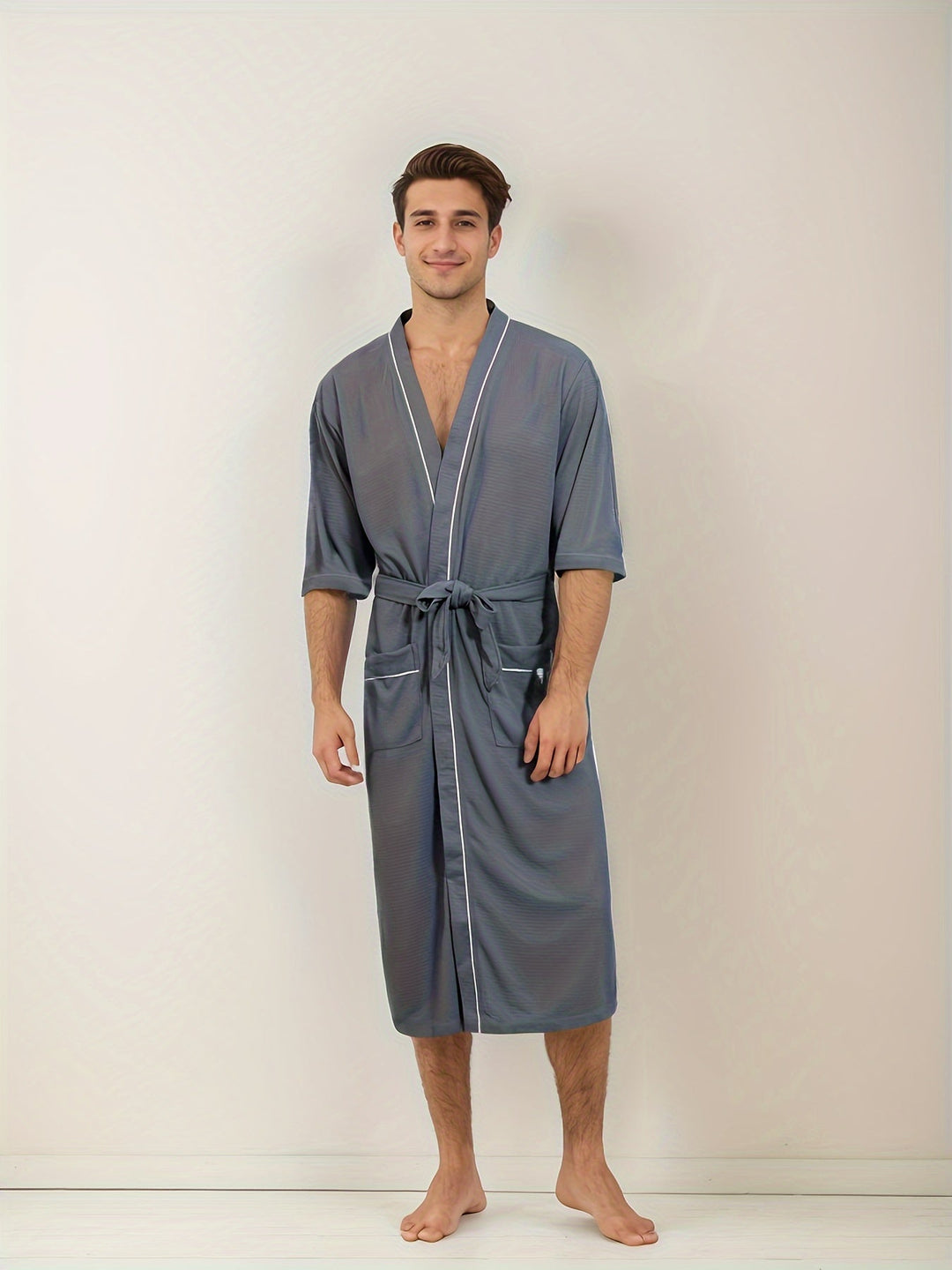 "Stijlvolle herenbadjas Noah met korte mouwen, dubbele zakken en modern design in effen kleur voor dagelijks comfort en stijl