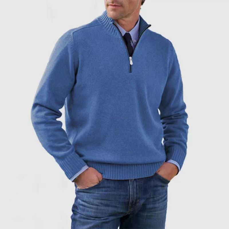 Zijaanzicht van de veelzijdige herentrui met halverits, past perfect bij elke casual outfit.