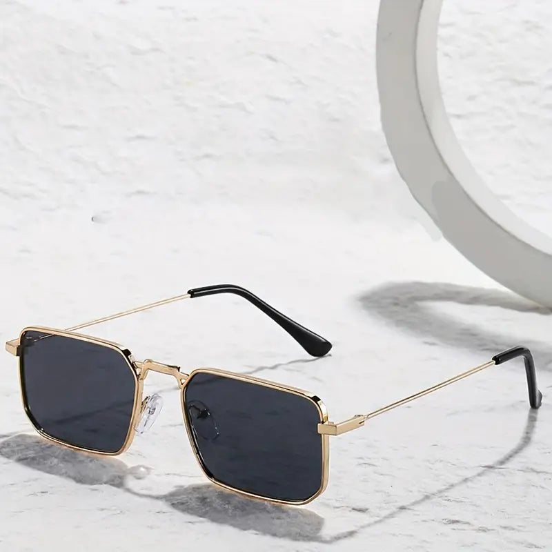 Stijlvolle Luminosity Lux zonnebril voor dames & heren met optimale UV-bescherming. Trendy mode-accessoire.