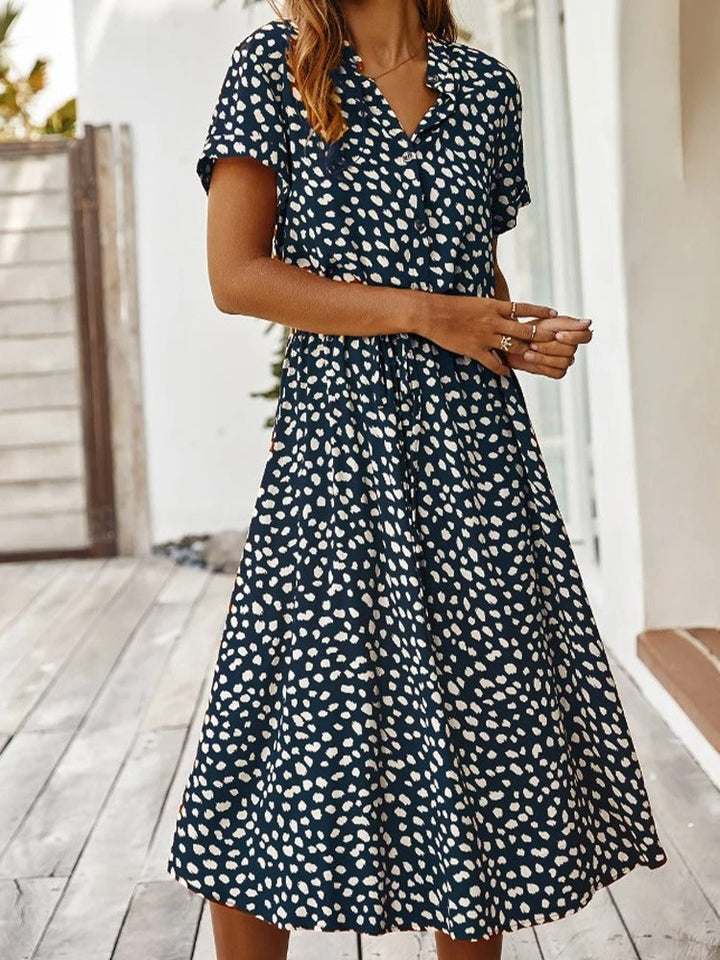 Elegante midi jurk met korte mouwen voor dames; perfecte stijlvolle zomerjurk.