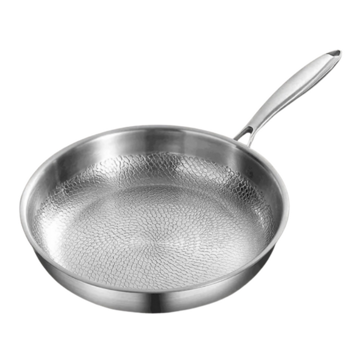 Stijlvolle titanium gehamerde koekenpan voor dagelijks koken. Duurzaam en gifvrij kookgerei voor thuischefs.