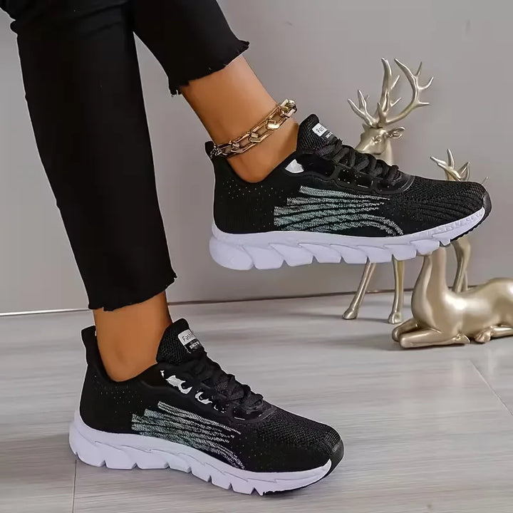 Veelzijdige uniseks lage vetersneakers, geschikt voor diverse casual en sportieve lente/zomer outfits.