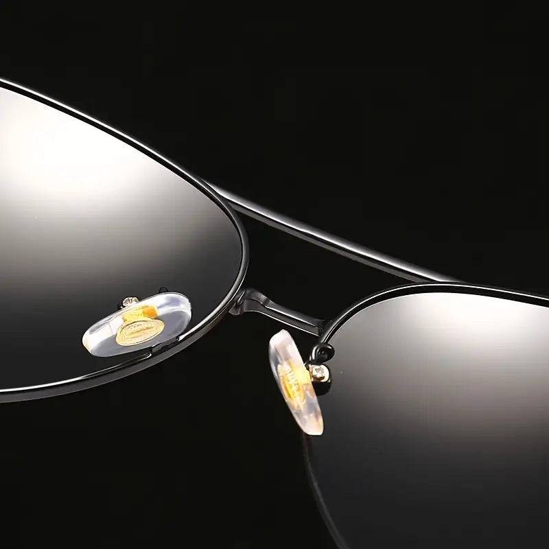 Trendy unisex zonnebril met gepolariseerde UV400 lenzen voor superieure oogbescherming. Ideaal modeaccessoire.