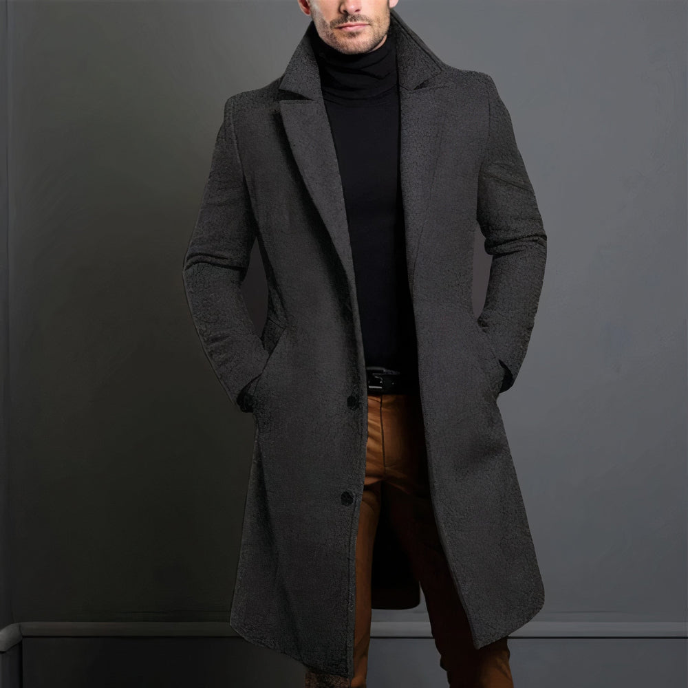 "Stijlvolle wollen heren trenchcoat, zijaanzicht; elegant, warm design geschikt voor formele en casual outfits."