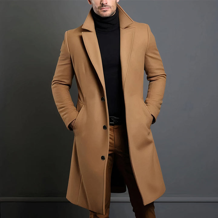 "Stijlvolle wollen heren trenchcoat, zijaanzicht; elegant, warm design geschikt voor formele en casual outfits."