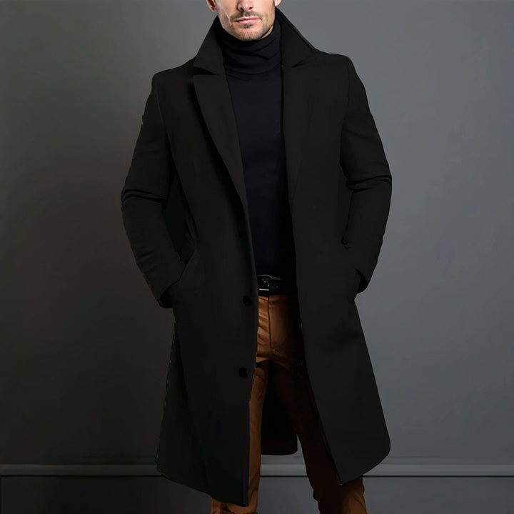"Stijlvolle wollen heren trenchcoat, zijaanzicht; elegant, warm design geschikt voor formele en casual outfits."