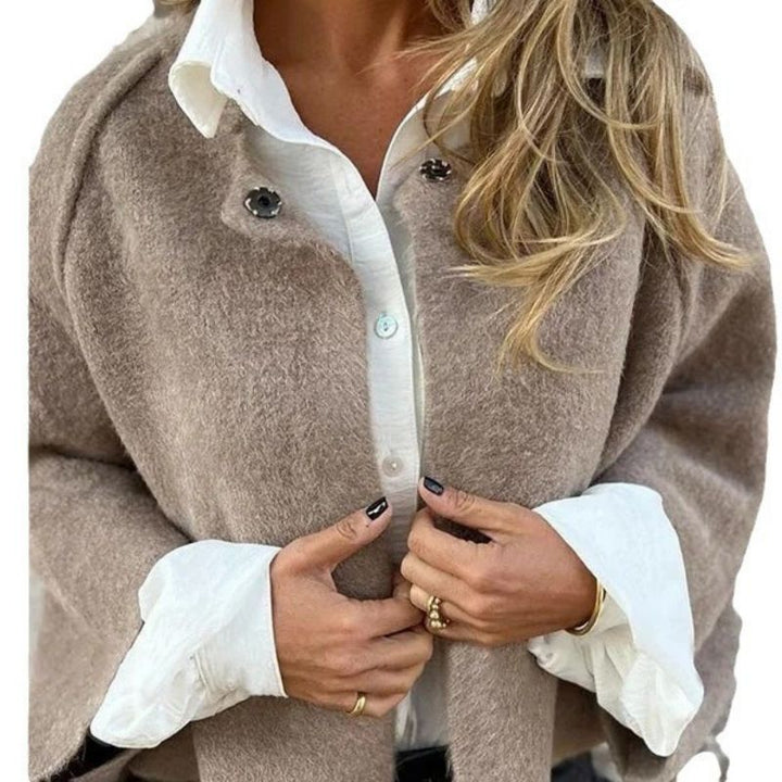 "Stijlvolle wolmix dames tussenjas in meerdere kleuren met harige textuur, oversized pasvorm en luxueuze uitstraling."