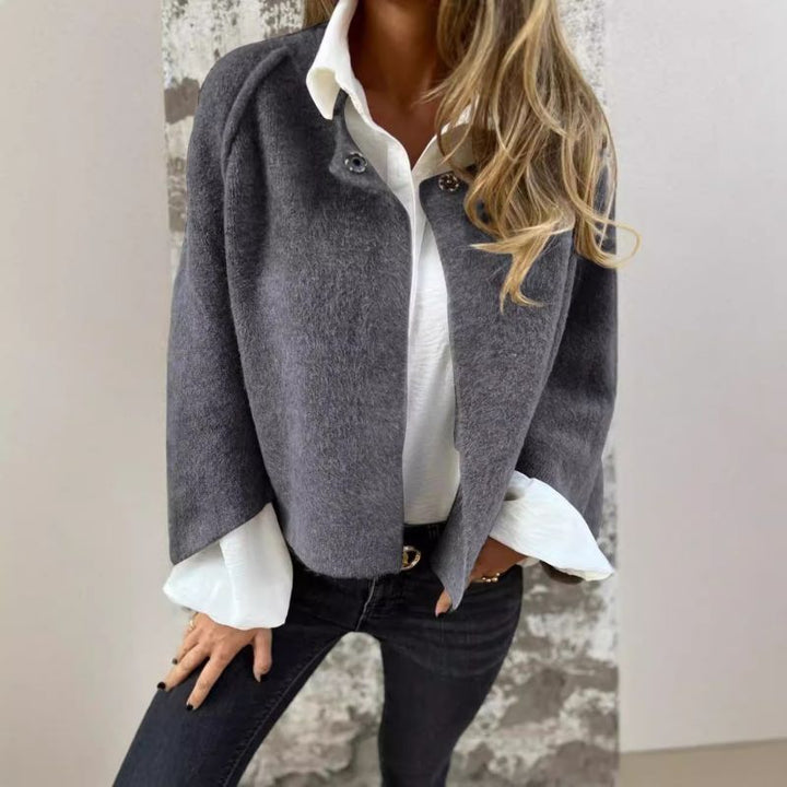 "Stijlvolle wolmix dames tussenjas in meerdere kleuren met harige textuur, oversized pasvorm en luxueuze uitstraling."