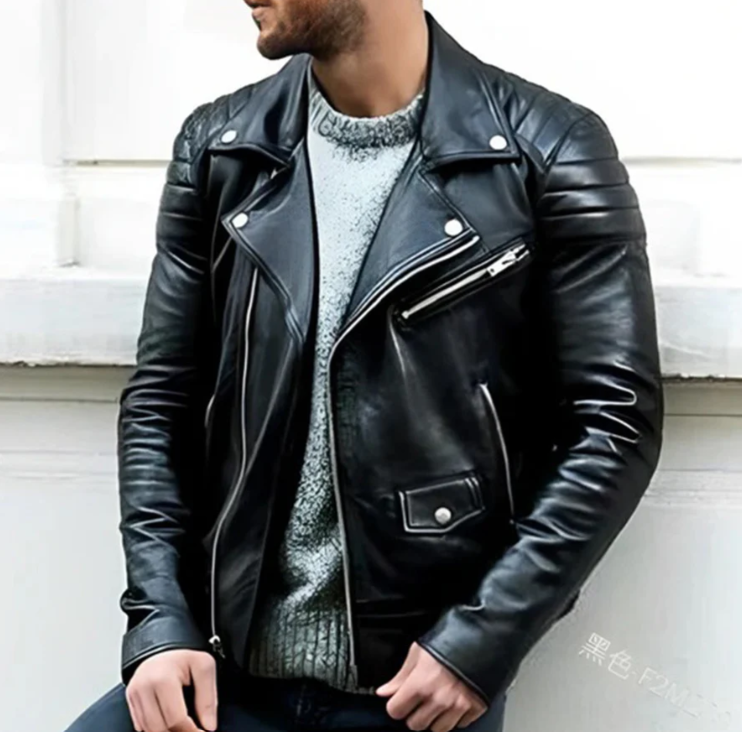 "Stoer leren heren bikerjack in zwart met klassieke stiksels en ritssluitingen, duurzaam en perfect voor avonturen."