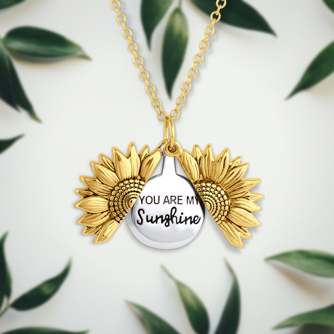Betekenisvolle 'You Are My Sunshine' damesketting Solara. Ideaal goudkleurig cadeau met unieke zonne-hanger.