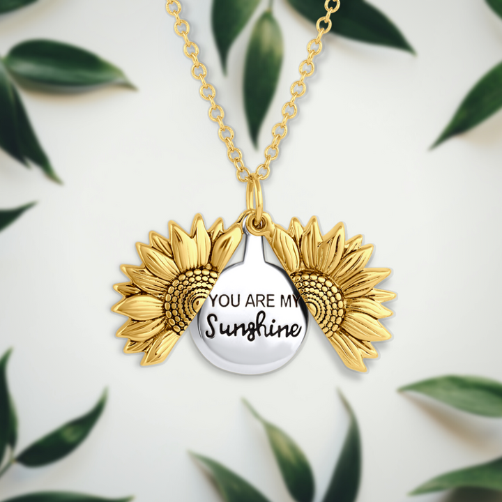 Betekenisvolle 'You Are My Sunshine' damesketting Solara. Ideaal goudkleurig cadeau met unieke zonne-hanger.