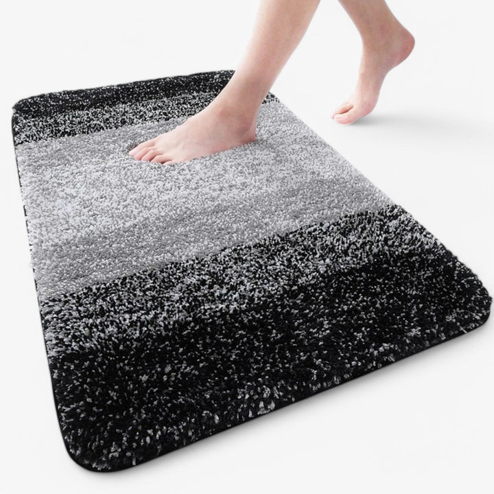 Moderne badmat, perfecte huisdecoratie die zachtheid en veiligheid toevoegt aan elke badkamer.