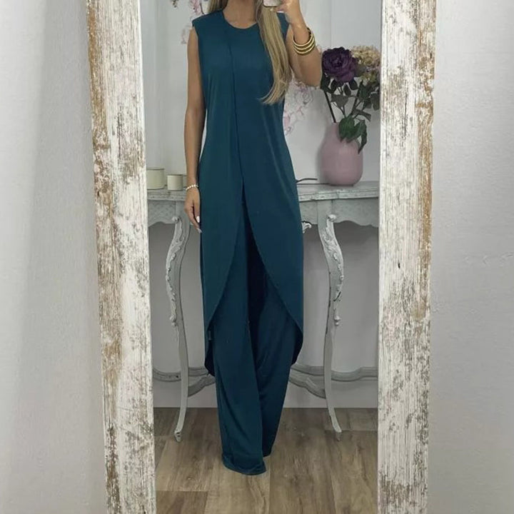 Sylvia tweedelige damesoutfit, elegante top en uitlopende broek, comfortabel en geschikt voor elke gelegenheid.