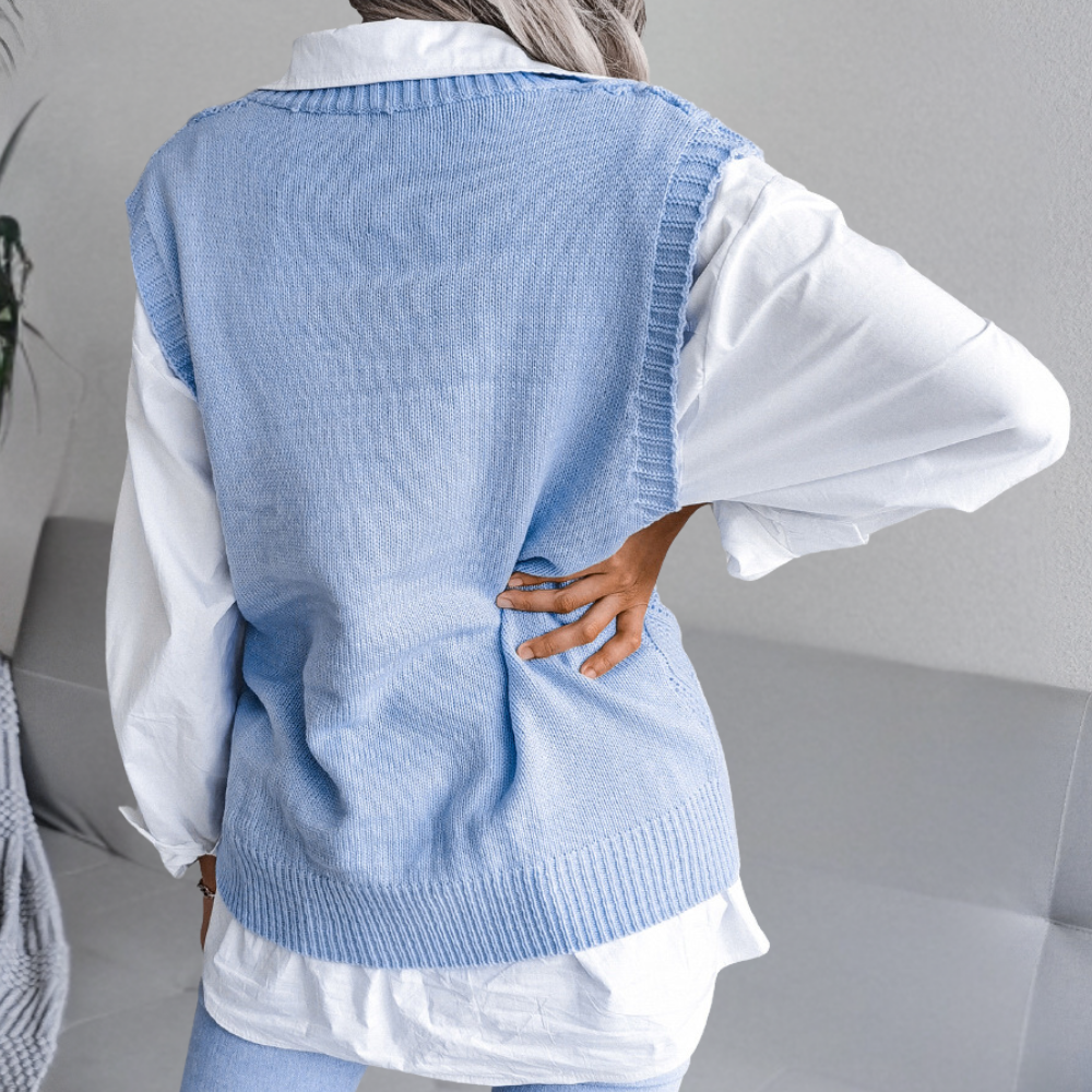 Witte trendy gebreide dames trui, comfortabel en casual, een must-have voor elke garderobe.