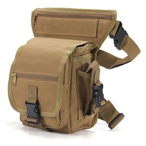 Detail van het Molle systeem op de tactische beentas; toont bevestigingspunten en duurzame kwaliteit, in zwart.