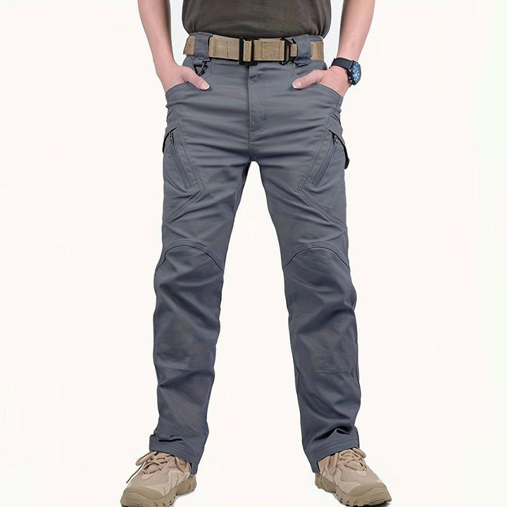 "Tactische heren cargo broek, waterdicht en duurzaam, met meerdere zakken en verstelbare pasvorm, outdoor en militair stijl."