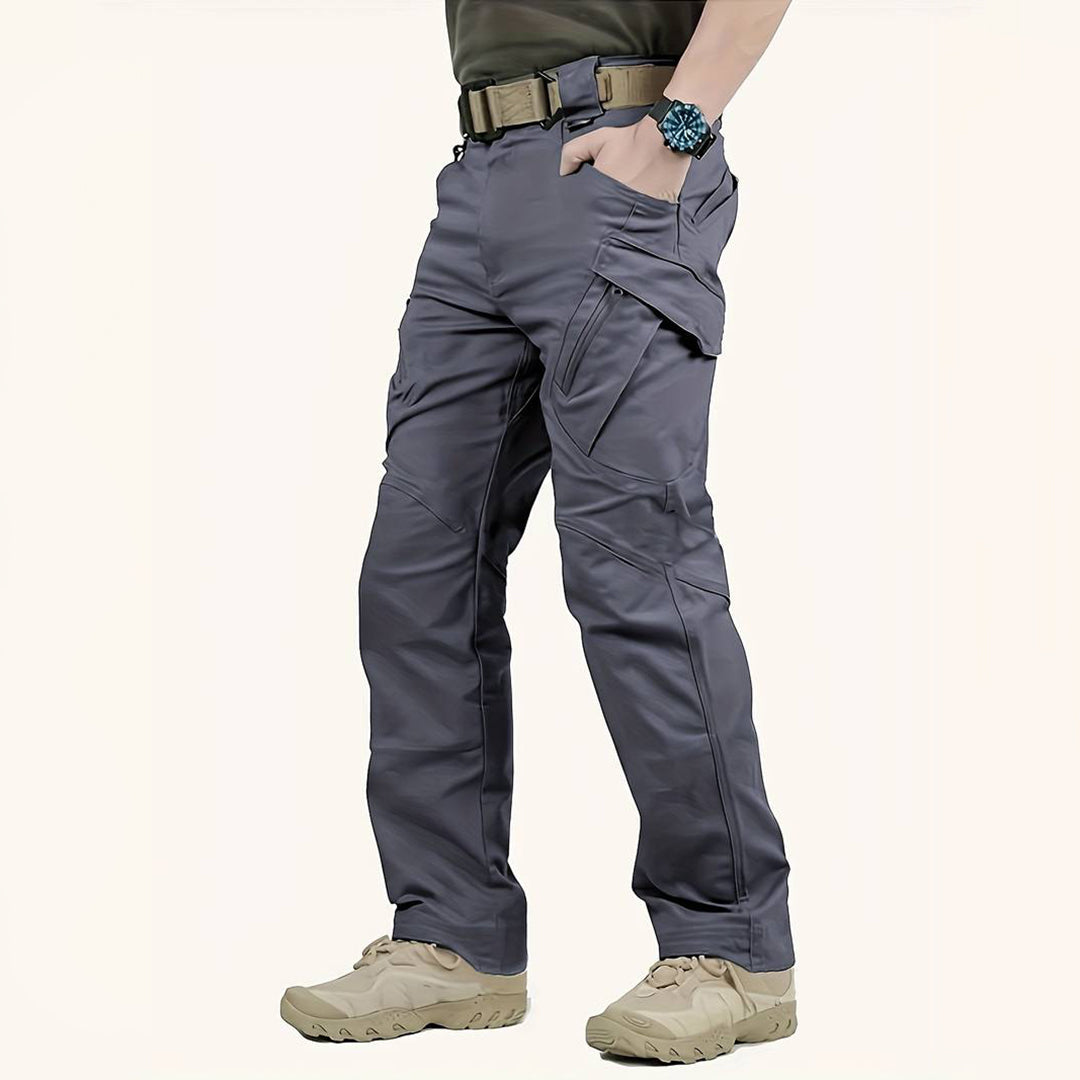 "Tactische heren cargo broek, waterdicht en duurzaam, met meerdere zakken en verstelbare pasvorm, outdoor en militair stijl."
