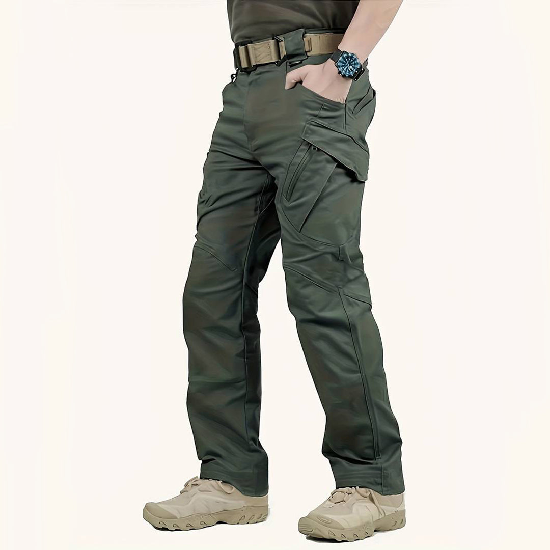 "Tactische heren cargo broek, waterdicht en duurzaam, met meerdere zakken en verstelbare pasvorm, outdoor en militair stijl."