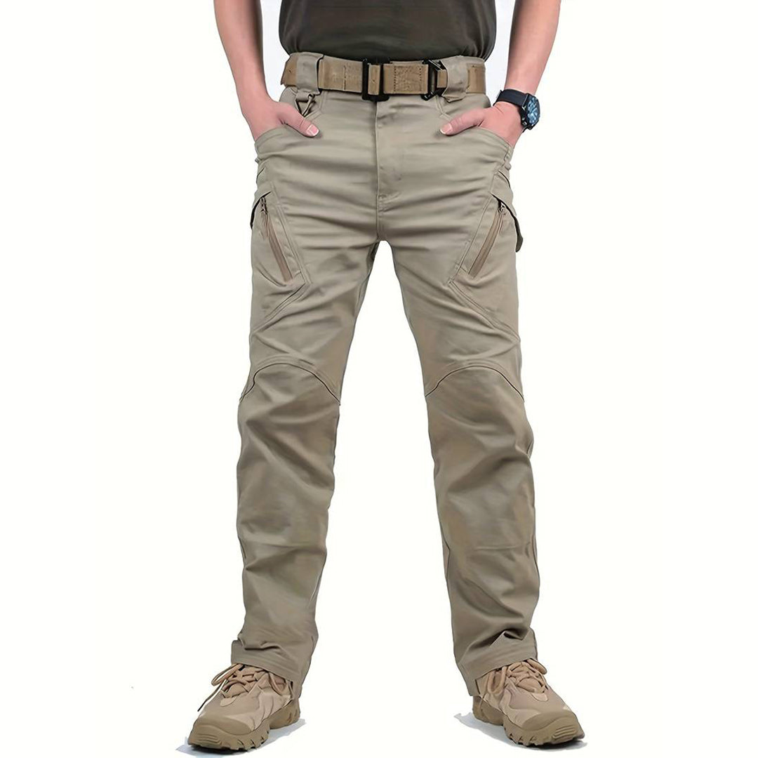 "Tactische heren cargo broek, waterdicht en duurzaam, met meerdere zakken en verstelbare pasvorm, outdoor en militair stijl."