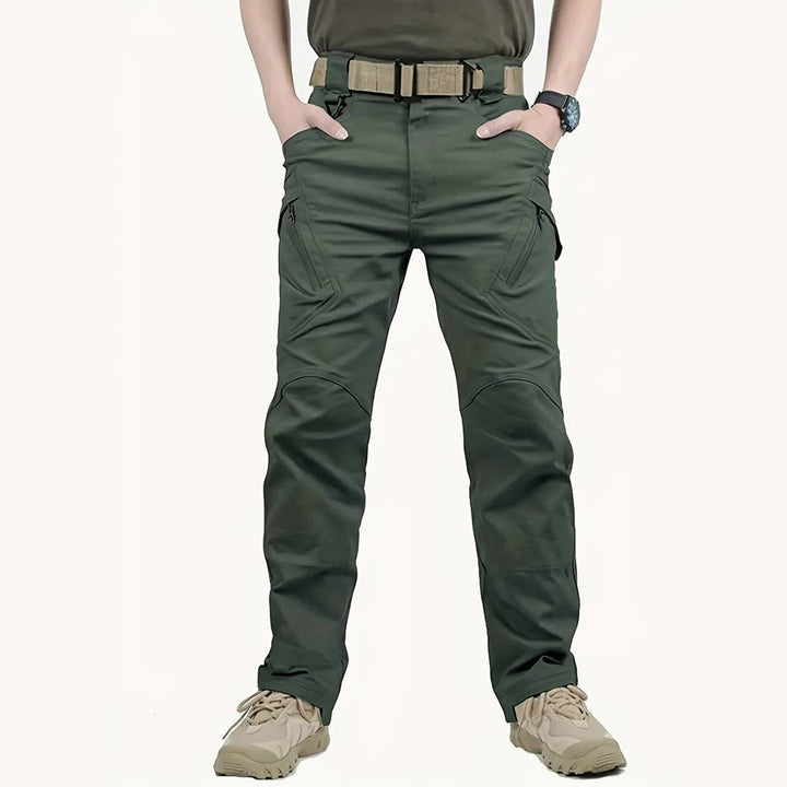 "Tactische heren cargo broek, waterdicht en duurzaam, met meerdere zakken en verstelbare pasvorm, outdoor en militair stijl."