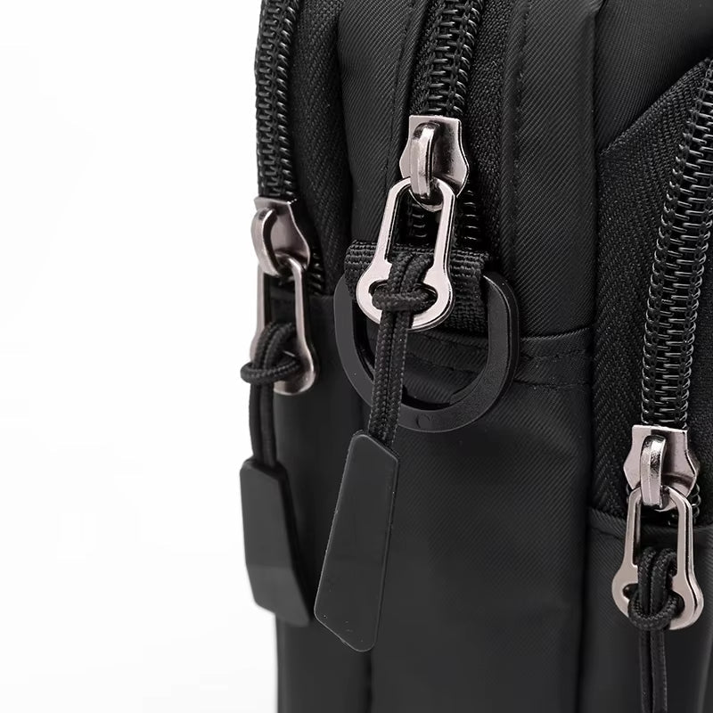 "Tactische heren crossbody tas, robuust ontwerp met meerdere opbergvakken, verstelbare riem, ideaal voor dagelijks gebruik."