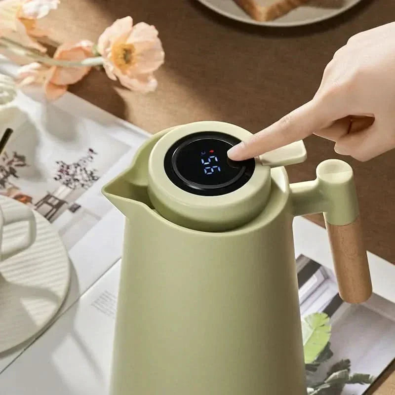 Digitale temperatuurweergave op 1L thermoskan; toont actuele dranktemperatuur voor koffie, thee of water.