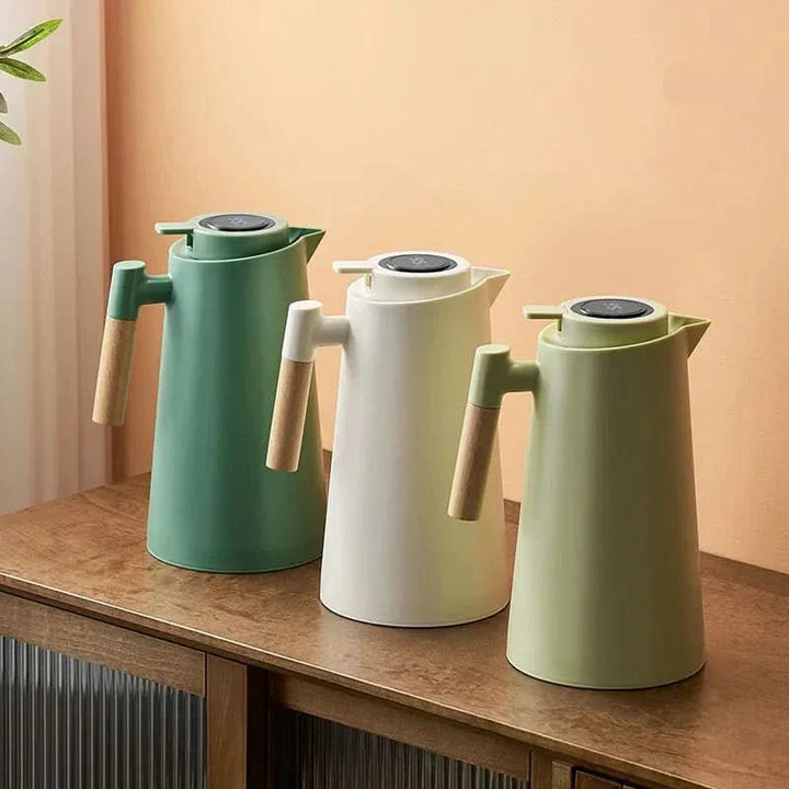 Ruime 1 liter isolatiekan voor het lang warm- of koudhouden van dranken. Perfect voor gezinsgebruik.
