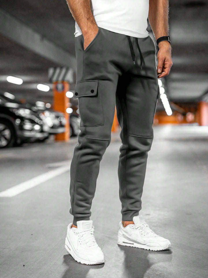 Trendy heren joggers met functionele zakken, taps toelopende pijpen. Modern en sportief voor elke dag.
