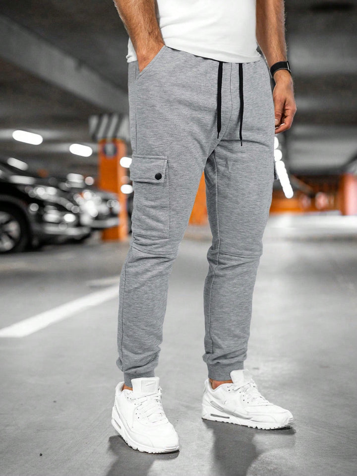 Tapered heren joggingbroek van zachte stretchstof. Comfortabel voor dagelijks gebruik en een sportieve, moderne look.