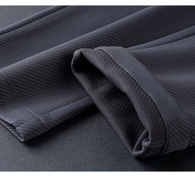 "Trainingspak heren, stijlvol en comfortabel, strak ontwerp met ritssluiting, geschikt voor sport en casual gelegenheden."