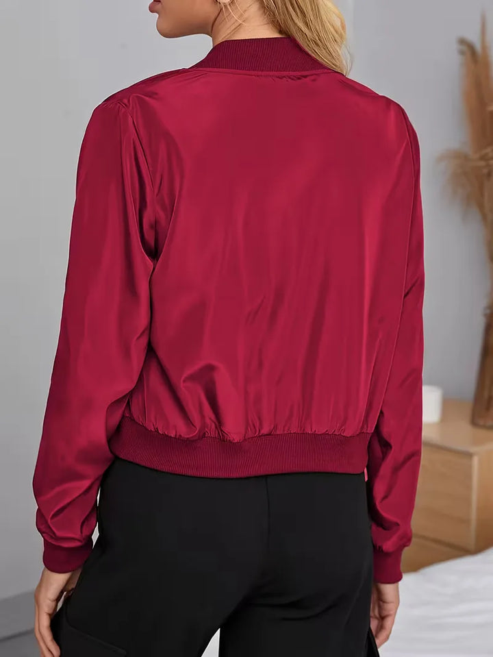 Modieus damesjack: een casual bomberjack met ribgebreide boorden. Trendy voor elke dag.