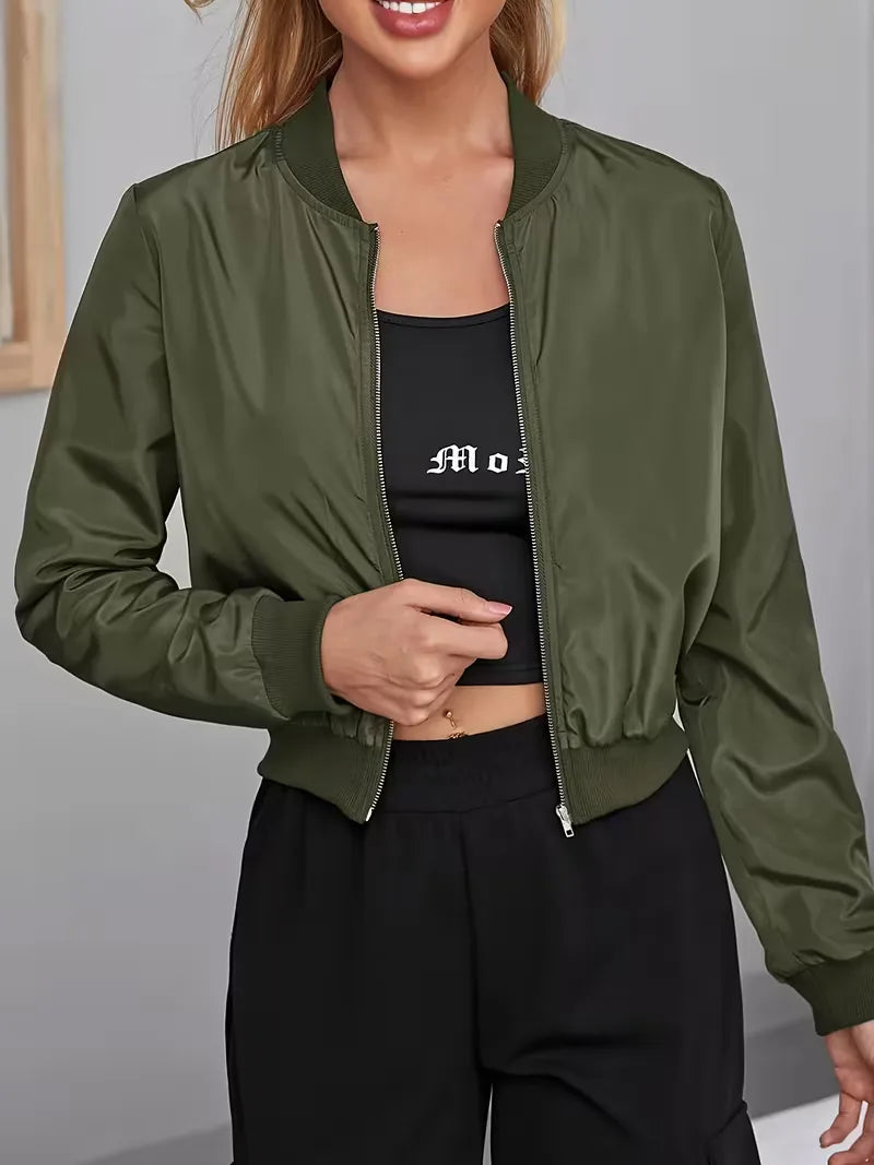 Baksteenrood dames bomberjack met comfortabele ribgebreide boorden. Trendy streetwear jack.