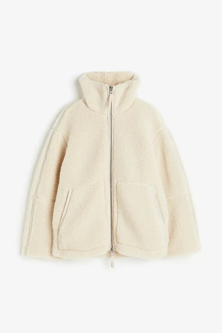 Casual dames teddy jas, perfect als trendy tussenjas met lange mouwen en handige zakken voor dagelijks gebruik.