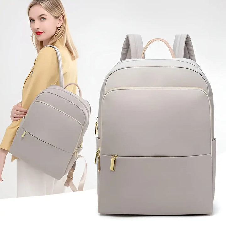 Trendy grijze Sophia damesrugzak, multifunctioneel en waterdicht, ideaal voor werk, school of casual gebruik.