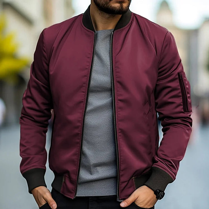 Binnenzijde van het comfortabele heren bomberjack. Zachte voering voor deze trendy pilotenjas voor mannen.