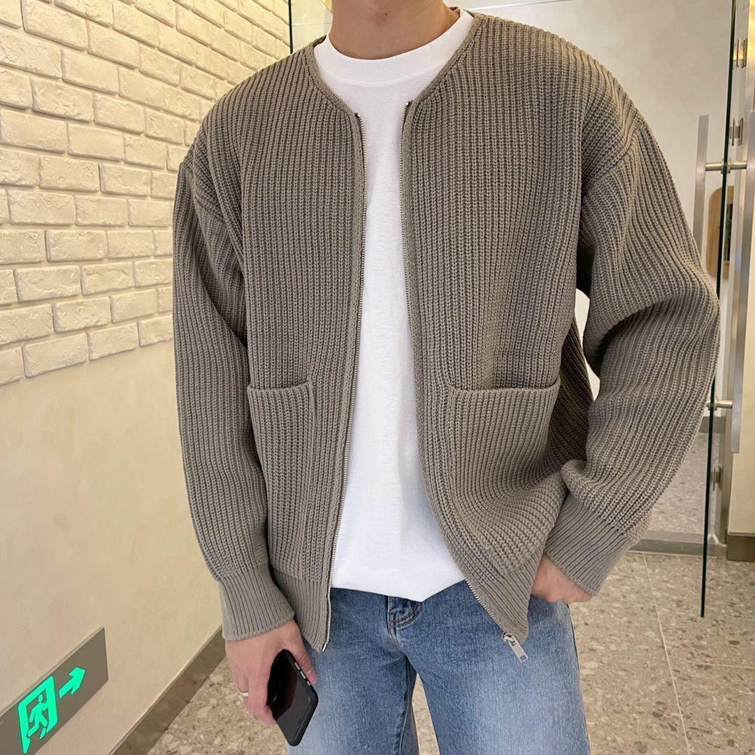 Achterkant van het trendy heren vest, comfortabele pasvorm voor stijlvolle casual mode.