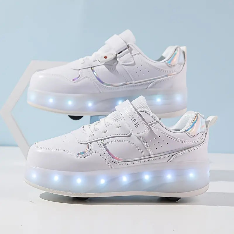 "Trendy kinderrolschoenen met heldere LED-lampjes, paars en roze, innovatief en stijlvol design voor actieve kinderen."