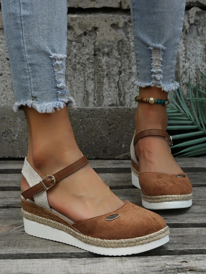 "Trendy orthopedische sandalen in bruin met duurzaam design en comfortabel voetbed voor dames, perfect voor elke stijl."