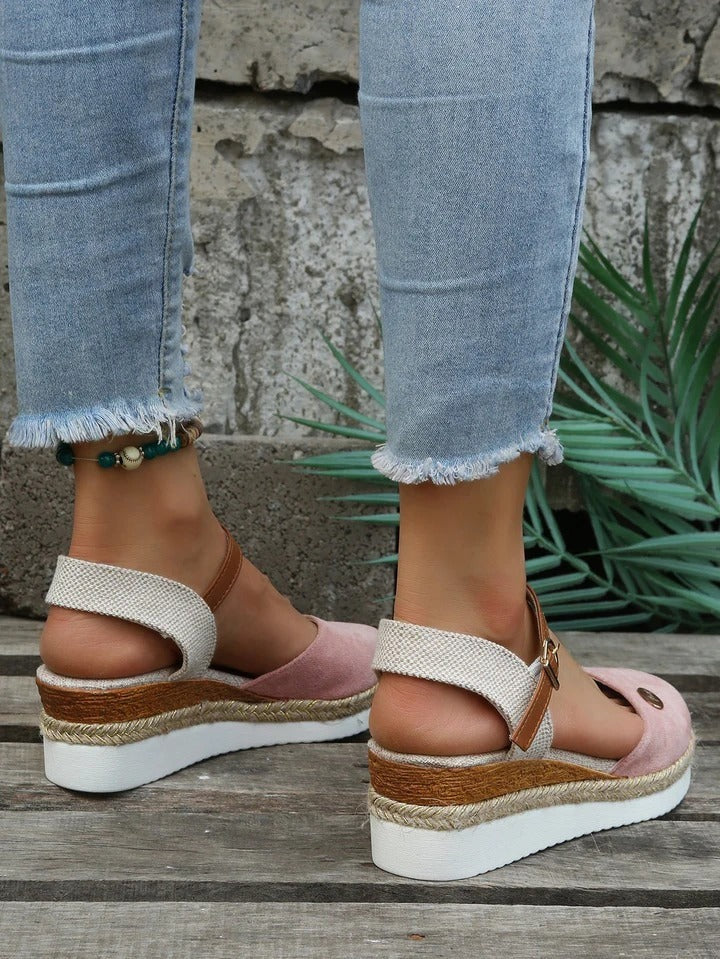"Trendy orthopedische sandalen in bruin met duurzaam design en comfortabel voetbed voor dames, perfect voor elke stijl."