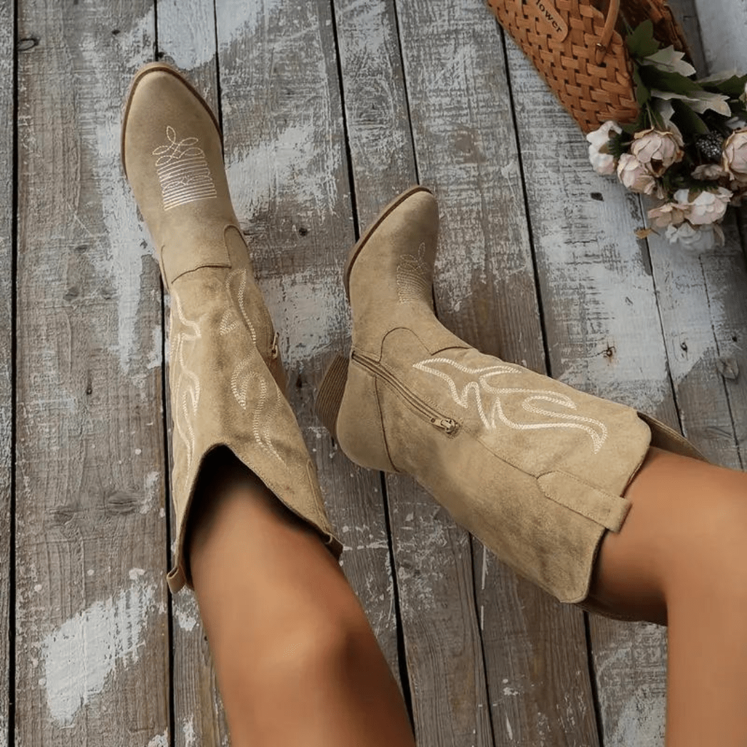Trendy Ruby dames cowboylaarzen in western stijl met puntneus en handige zijrits, perfect voor een modieuze citylook.