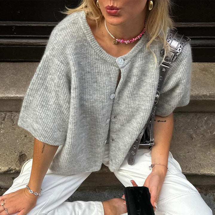 "Trendy streetwear vest met korte mouwen, ronde hals, zacht geel/grijs/roze/zout, perfect voor casual of formele looks."