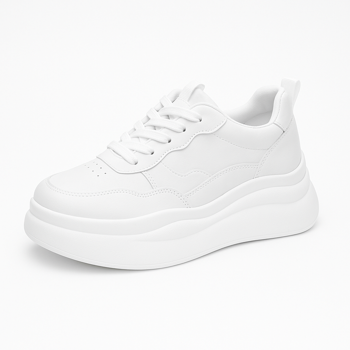 Witte dames plateau sneakers met trendy design. Bieden comfort en hoogte, ideaal voor een fashion-forward outfit.