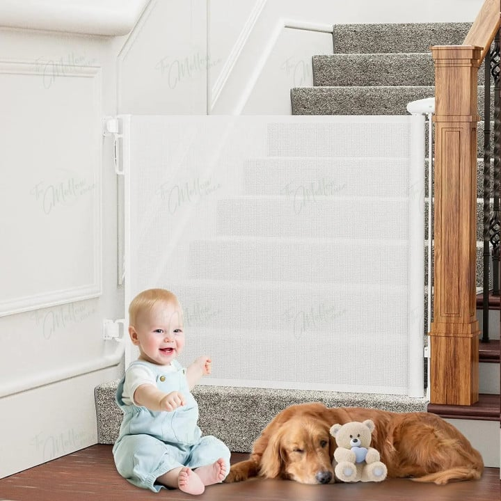 Uittrekbaar veiligheidshekje wit voor baby's, kinderen en huisdieren. Flexibel oprolbaar poortje voor trapgat of deuropening.